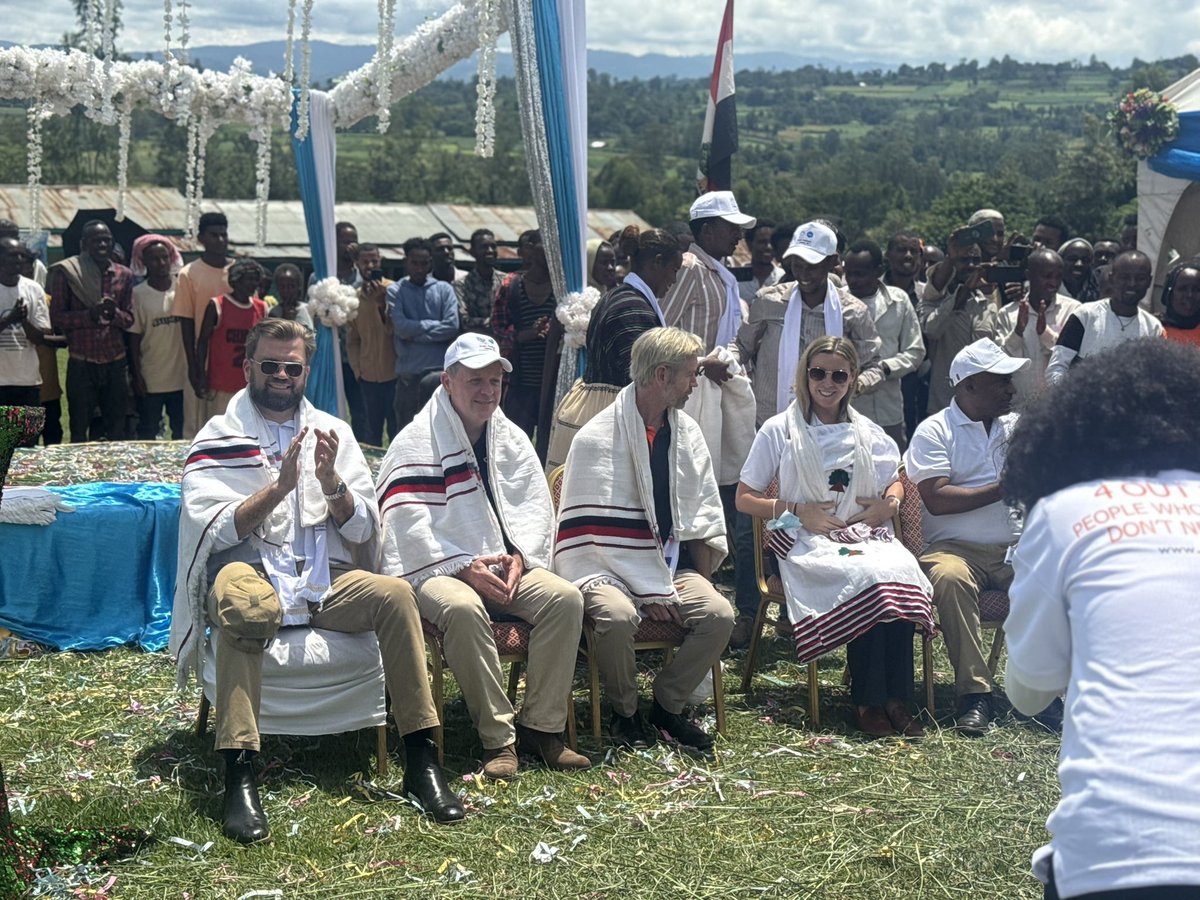 SNV Ethiopia (@snvethiopia) on Twitter photo 🇦🇺The Australian Ambassador <a href="/AusEmbET/">Australian Embassy, Ethiopia</a> Dr. Peter Hunter, <a href="/FredHollows/">Fred Hollows</a> CEO <a href="/rosspiper4/">Ross Piper</a> and cluster coordinator visited Kishe Kebele:
School WASH, Health center water facility, Market toilets
SNV’s #WASHTra II impact:
✅ 93K+ with safe water
✅ 1.25M on hygiene
✅ 62 kebeles ODF 🇦🇺The Australian Ambassador <a href="/AusEmbET/">Australian Embassy, Ethiopia</a> Dr. Peter Hunter, <a href="/FredHollows/">Fred Hollows</a> CEO <a href="/rosspiper4/">Ross Piper</a> and cluster coordinator visited Kishe Kebele:
School WASH, Health center water facility, Market toilets
SNV’s #WASHTra II impact:
✅ 93K+ with safe water
✅ 1.25M on hygiene
✅ 62 kebeles ODF