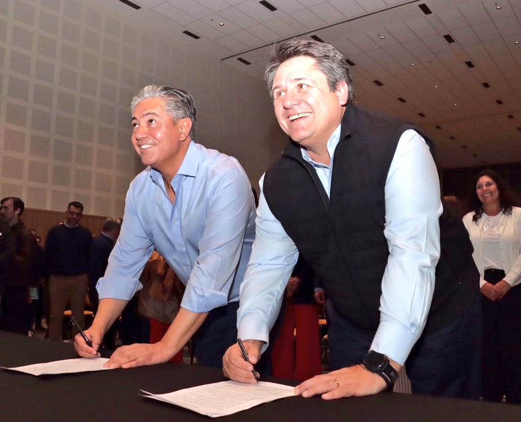 PACTO POR LA NEUQUINIDAD

El Frente Neuquinízate y Primero Neuquén ratificamos el rumbo común, consolidando una propuesta compartida para defender nuestro mejor recurso: La Neuquinidad.

Representar al pueblo de Neuquén no requiere haber nacido en una casa con un apellido