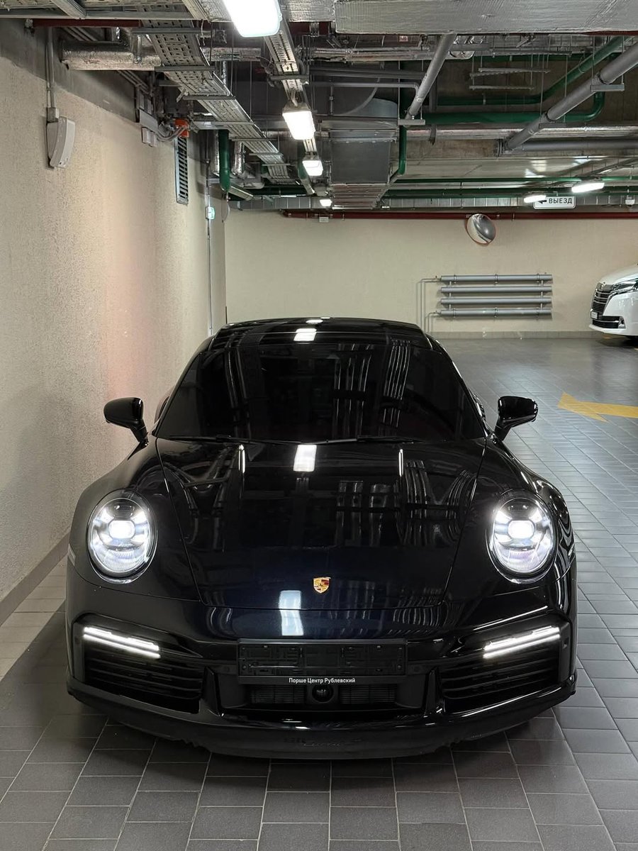 nocarcontext's tweet photo. Porsche 911 Turbo S 🖤🖤 https://t.co/IRFrHNTD4D