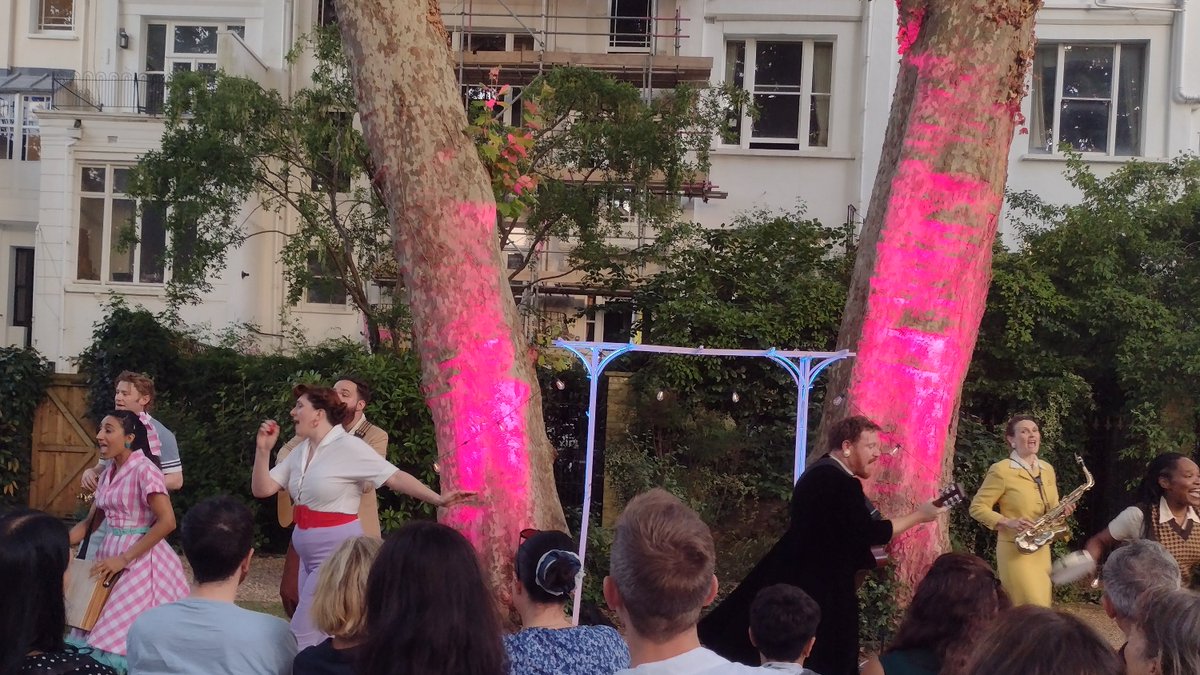 Utterly enchanting &amp; balmy evening watching #ShakespeareInTheSquares Taming Of The Shrew - if this hilarious &amp; talented troupe are coming your way, grab picnic basket, chilled bottle, cushion &amp; mates &amp; GET A TICKET ❣️