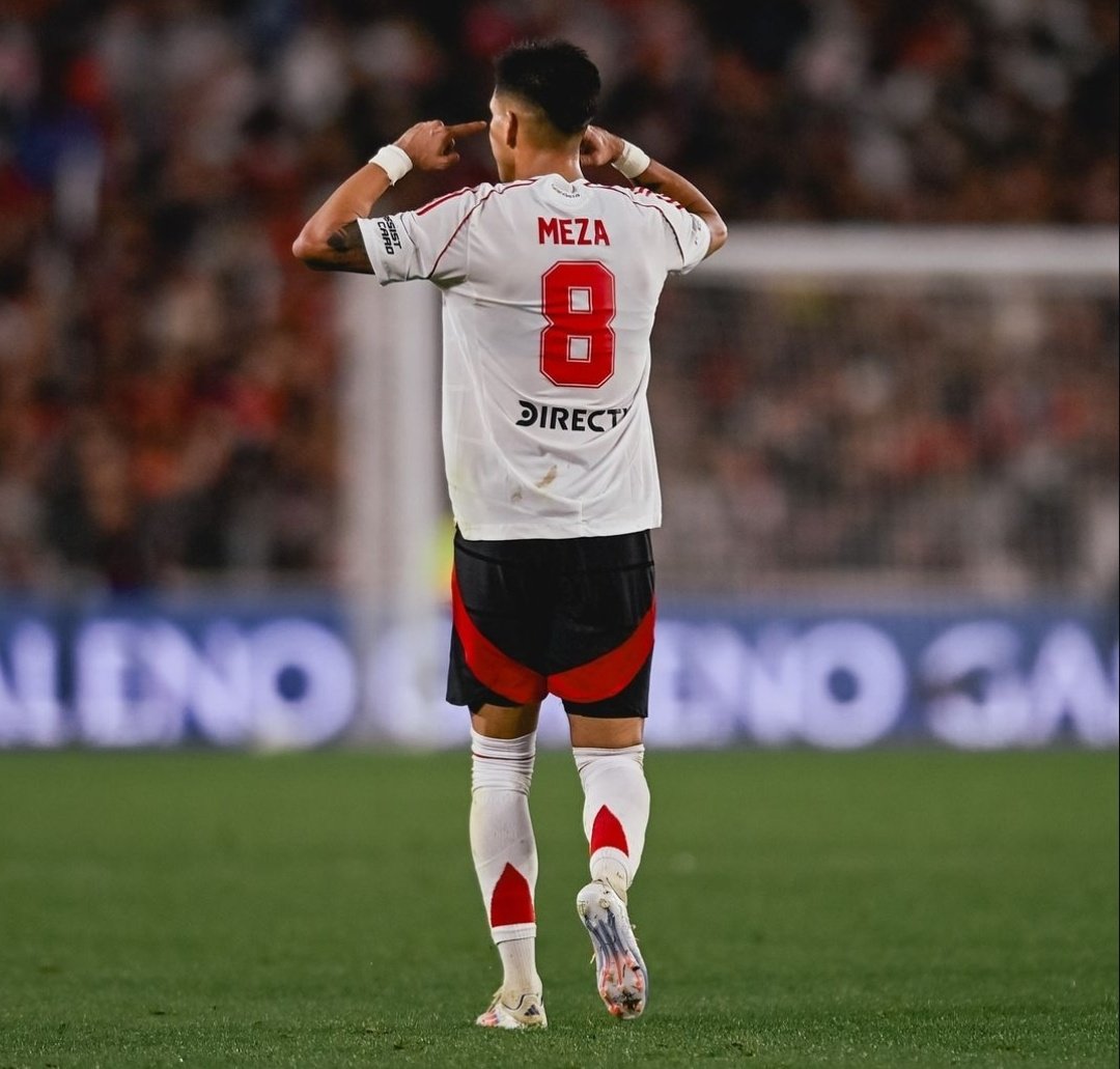 NO VA LAUTARO
NI CENTURIÓN 
VA MAXI MEZA