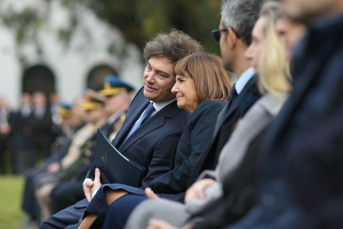 La dupla domadora de kukas.
Mi Presidente. Mi Ministra. 🦁🦆🇦🇷