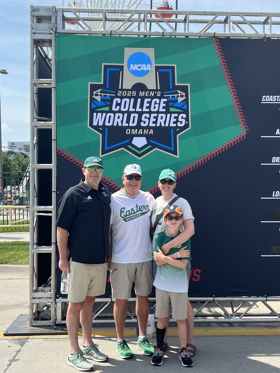 EMU_Baseball's tweet image. 𝓢𝓬𝓻𝓲𝓹𝓽 𝓔 reppin’ in Omaha!🦅⚾️
Our 1975 team captain, Ken Bruchanski was recognized at the Coastal Carolina vs Oregon State game on Sunday!👏
#EMUEagles | #HTR🔨🪨