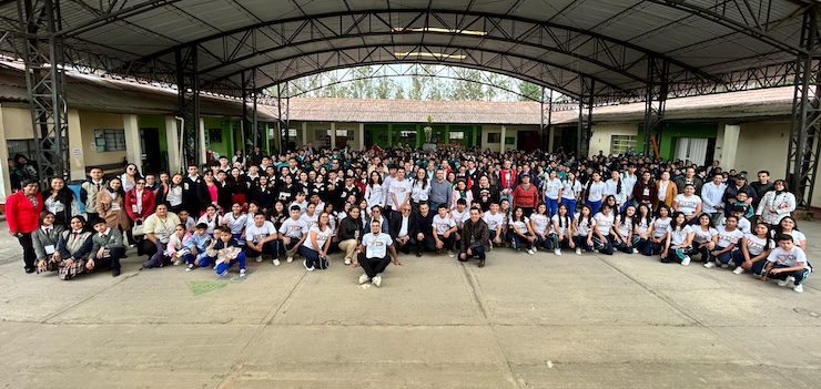 ¡La radio une corazones y crea futuro! 📻💫

Saboyá, Boyacá vivió el "III Encuentro de Emisoras Escolares", una  cita para aprender, compartir y crear desde la voz.

#SomosLaRevoluciónDelCambio

mineducacion.gov.co/portal/salapre…