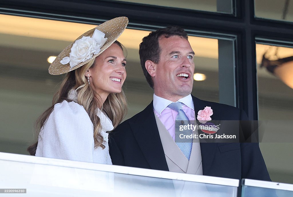 RobinLynnKing2's tweet image. #PrincessAnne  #DuchessOfEdinburgh  #Peter &amp;amp; his date Harriet Sperling