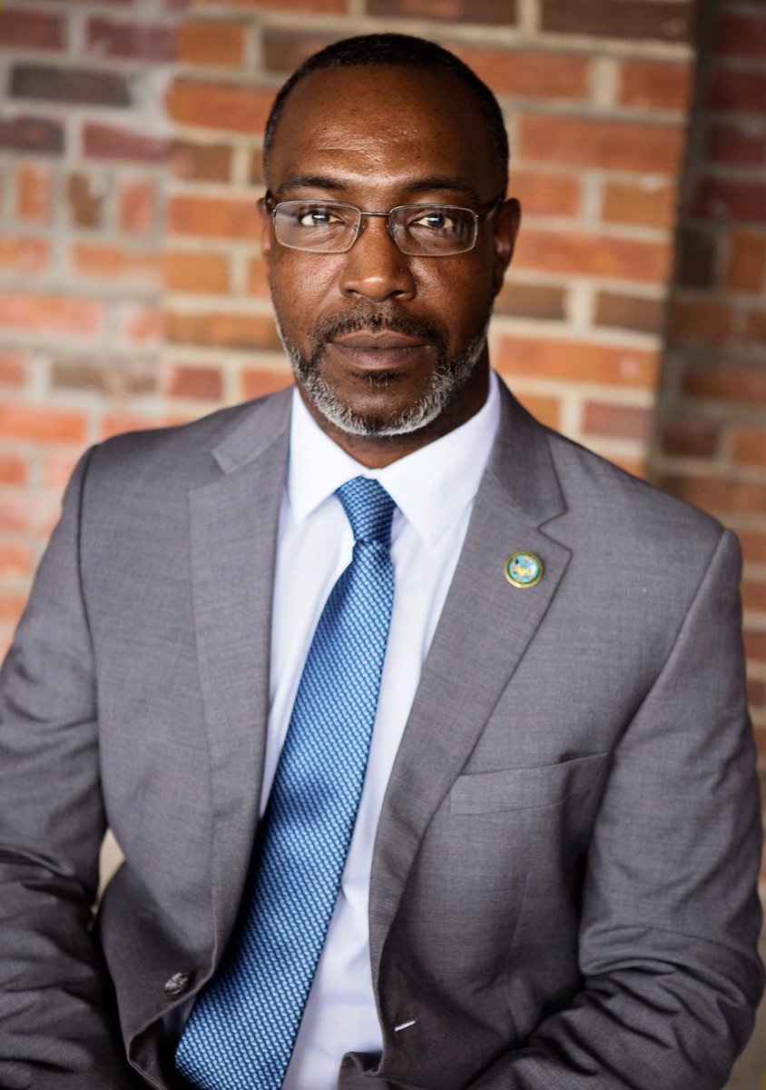 ACCS_Education's tweet photo. Rosario Thomas, Veterans Specialist at @SouthernUnionSC, has been named the state's Military Friendly Veteran of the Year!

Thomas needs your vote as he now competes for the National Veteran of the Year Award.

Go vote here | https://t.co/kZkGPdpcqX https://t.co/cs9AlnpPny