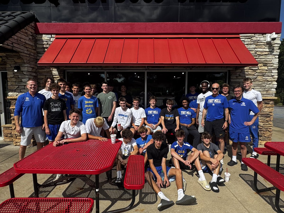 FMHSBball1's tweet photo. Fun times on the road. Teams went 6-0 on the day, Cookout and it’s back to The Mill. Thanks to Camp of Champions Spartanburg. 
@FMYellowJackets @dwayne_hartsoe 
#WeAreFortMill https://t.co/9F7iv6csuf