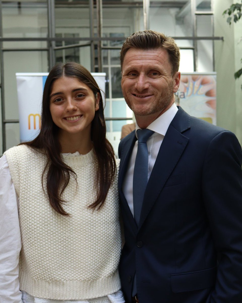 Laura Mouro tweet media