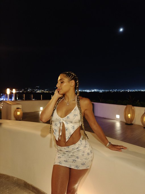 Watch Abella Danger's leaked NSFW photo on TwXstars