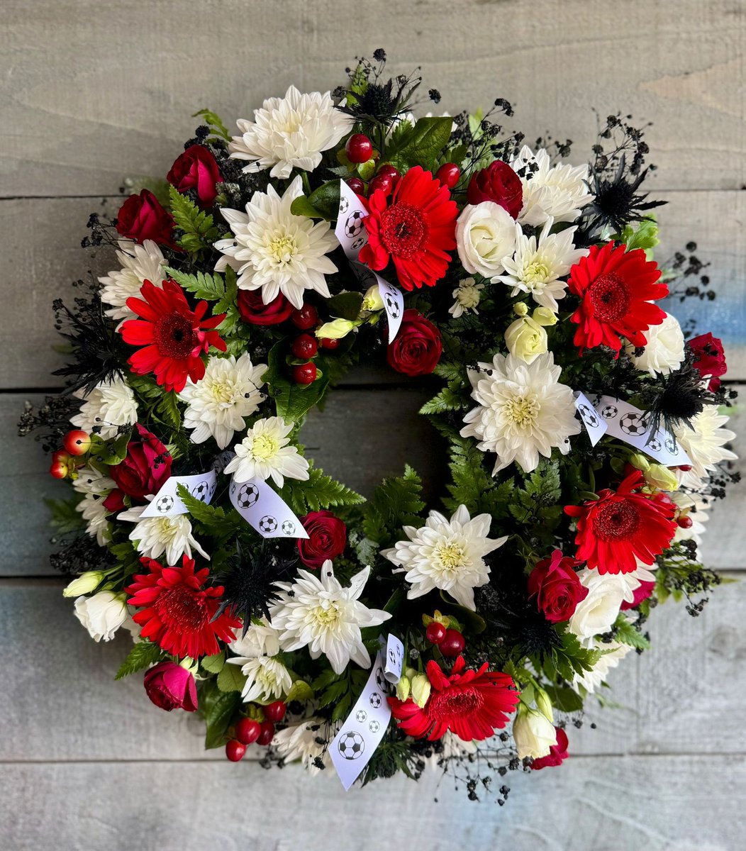 LocharThistleFC's tweet photo. Captain Jordan Muirhead along with Devan Nicholson, Robbie Ferguson and Jack Caskie were in attendance to represent Lochar Thistle and laid a wreath on behalf of the club at young Charlie Watson’s tribute at Meadow Park, Castle Douglas this evening. 

Rest easy wee man ❤️🤍🖤 https://t.co/DFvJSSD4dT