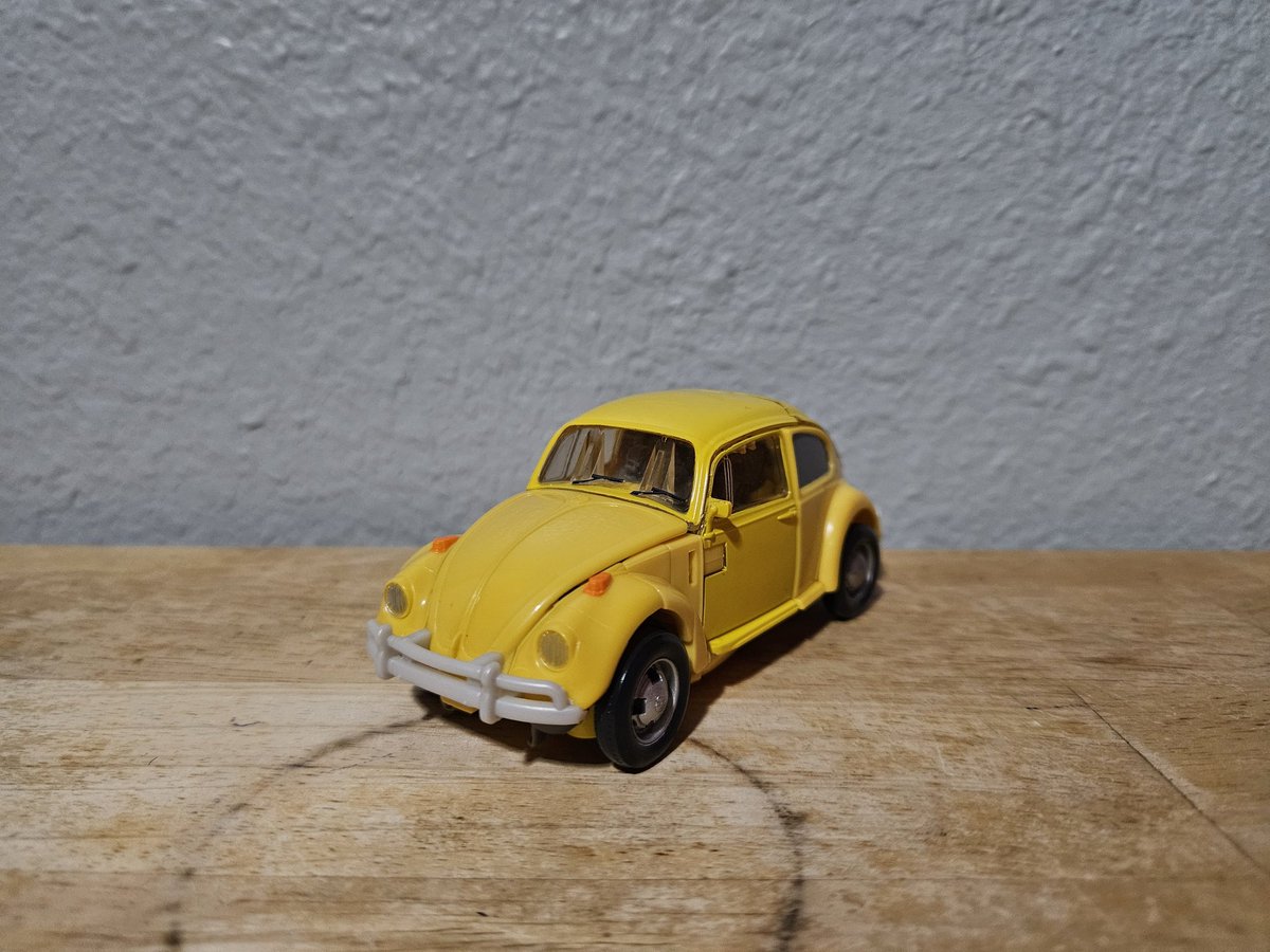 RedRangerChris's tweet photo. The new BBM Bumblebee arrived from Amazon. Robot mode is definitely an improvement, and the vehicle mode looks great. Transformation can be a little fiddly, but nowhere near as bad as the og. Happy to have him in the collection!
#Transformers https://t.co/JmiUhJi4Tb