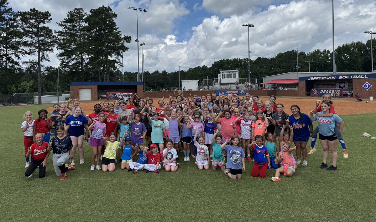 CoachBaileyJHS's tweet photo. Day 2 of kids camp was great! @JTOWNdragonsSB ALUMNI @GillianPrice32 and @madisonhanchey lead our outfield play session! @BVandiver2027 &amp; @KTruelove28 talked about pitching! Can’t wait for the famous slip n slide tomorrow! 🐉🥎
#ForTheJ https://t.co/BAvKOYUFmt