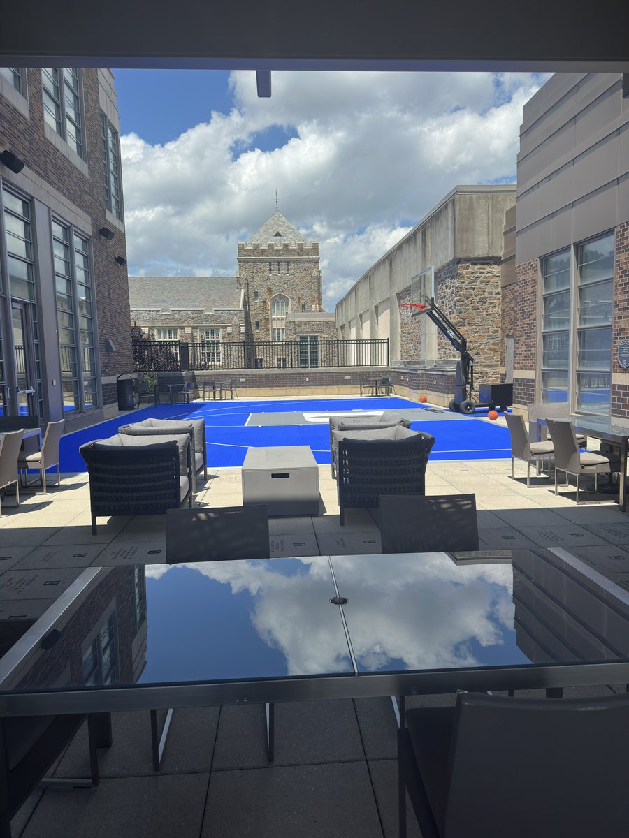 realDHB's tweet image. Swung thru @DukeFOOTBALL HQ today and the upgrades are elite 👌🔔