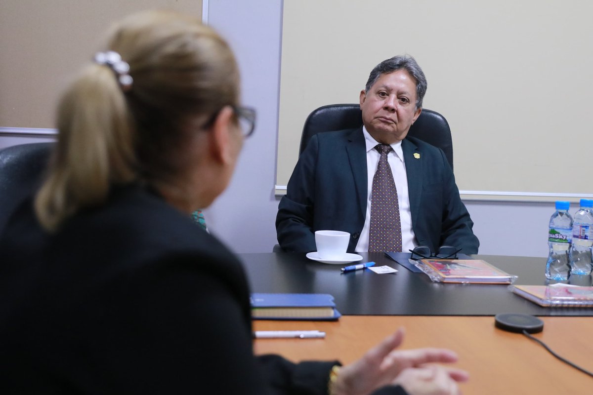 MINSAPma's tweet photo. El viceministro Manuel Zambrano recibió a la Dra. María Martínez de FP2030, organización que promueve los derechos sexuales y reproductivos. Estrechamos lazos de cooperación para fortalecer la prevención del embarazo adolescente y el acceso a la salud en poblaciones vulnerables. https://t.co/JUgc9NuZSZ