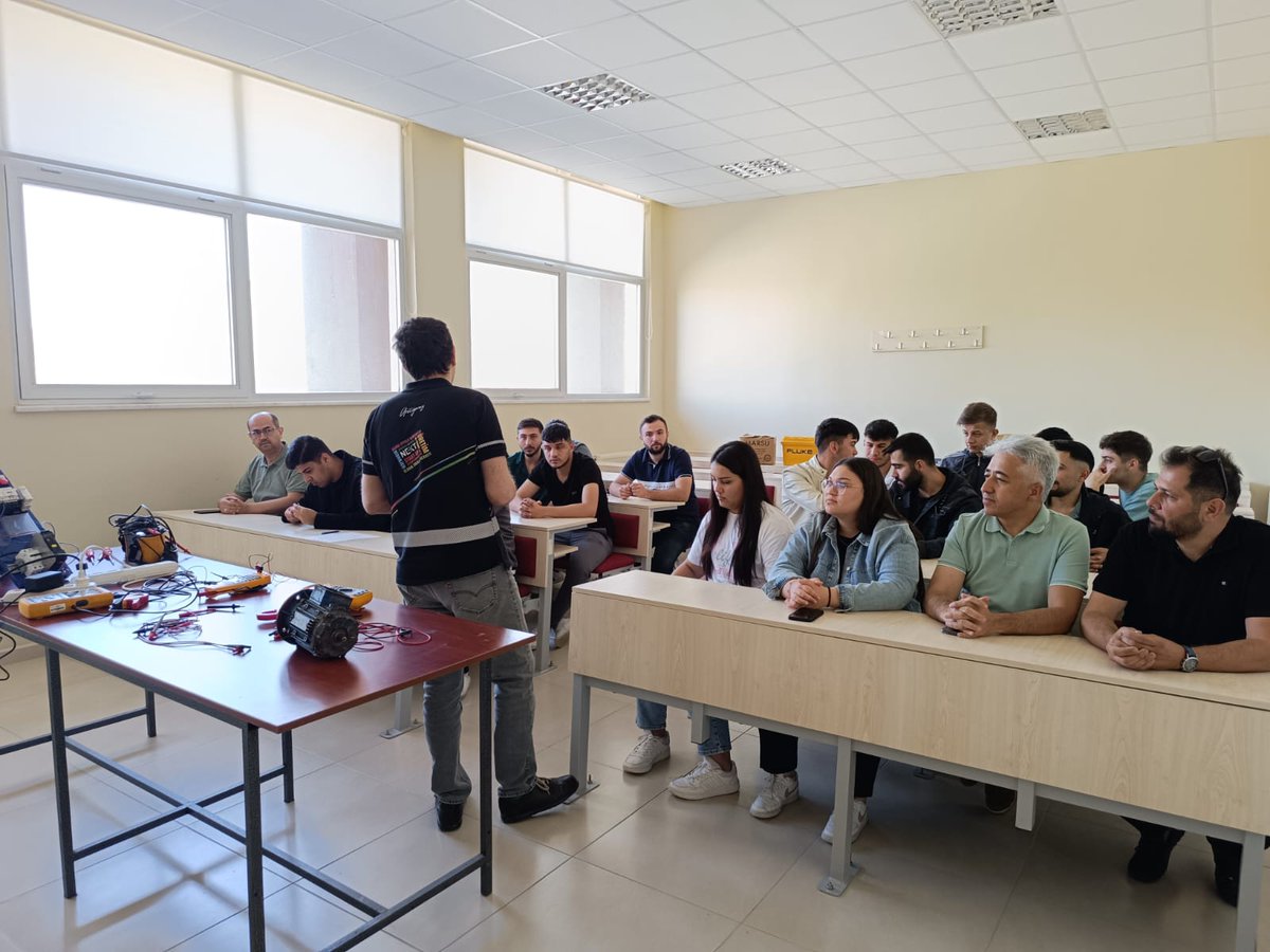 yahyalimyokayu's tweet photo. Enerjisa Üretim ekibi tarafından Yüksekokulumuzda "WindVR" ve "Ölçü Aletleri" eğitimi düzenlenmiştir. Eğitime öğrencilerimiz ve personelimiz katılım sağlamıştır. Katkıları için Tufanbeyli Termik Santrali Akademisi'ne teşekkür ederiz.
@ProfKaramustafa 
@kayseriedu
@MustafaSalep6 https://t.co/VtLbigRMYH