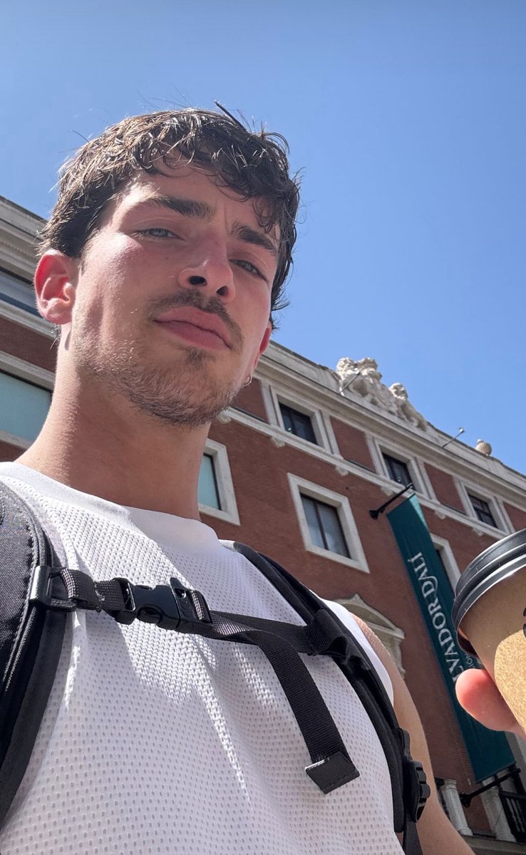 riozfdez's tweet photo. wanting to drink a latte w him so much https://t.co/DOQTYhI5vc