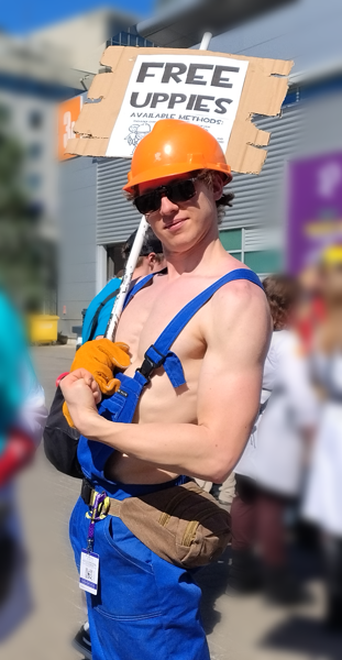 therealLooke's tweet photo. sorry for posting no art i was too busy hitting the gym to do a buff engineer tf2 cosplay https://t.co/syjKxQjFMJ