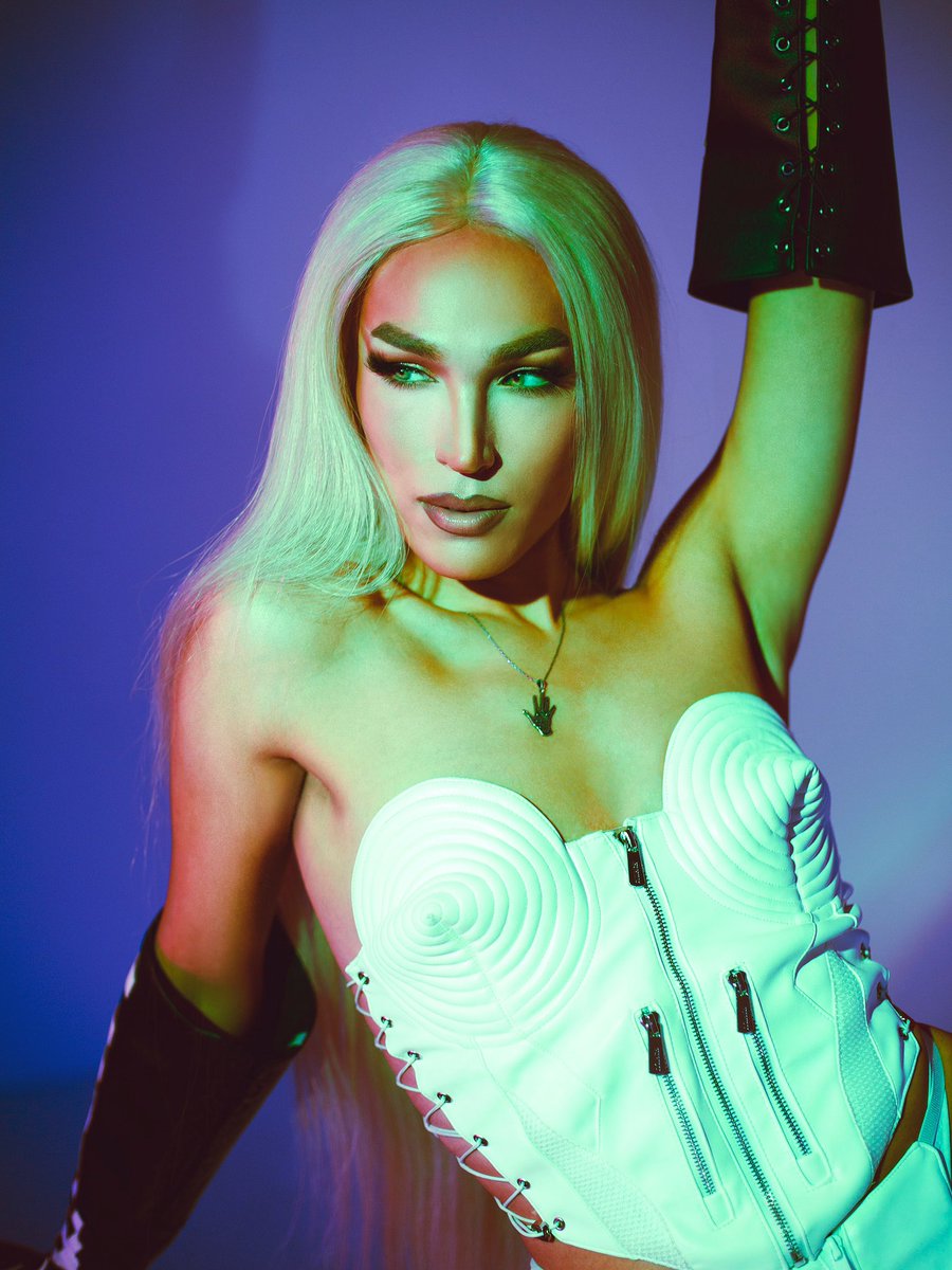 NOCTURNAL STARLET ✨
2025

STARLET: @kalistastage 
PHOTOGRAPHER: Jono Madison
DESIGNER: <a href="/_namilia_/">NAMILIA</a>