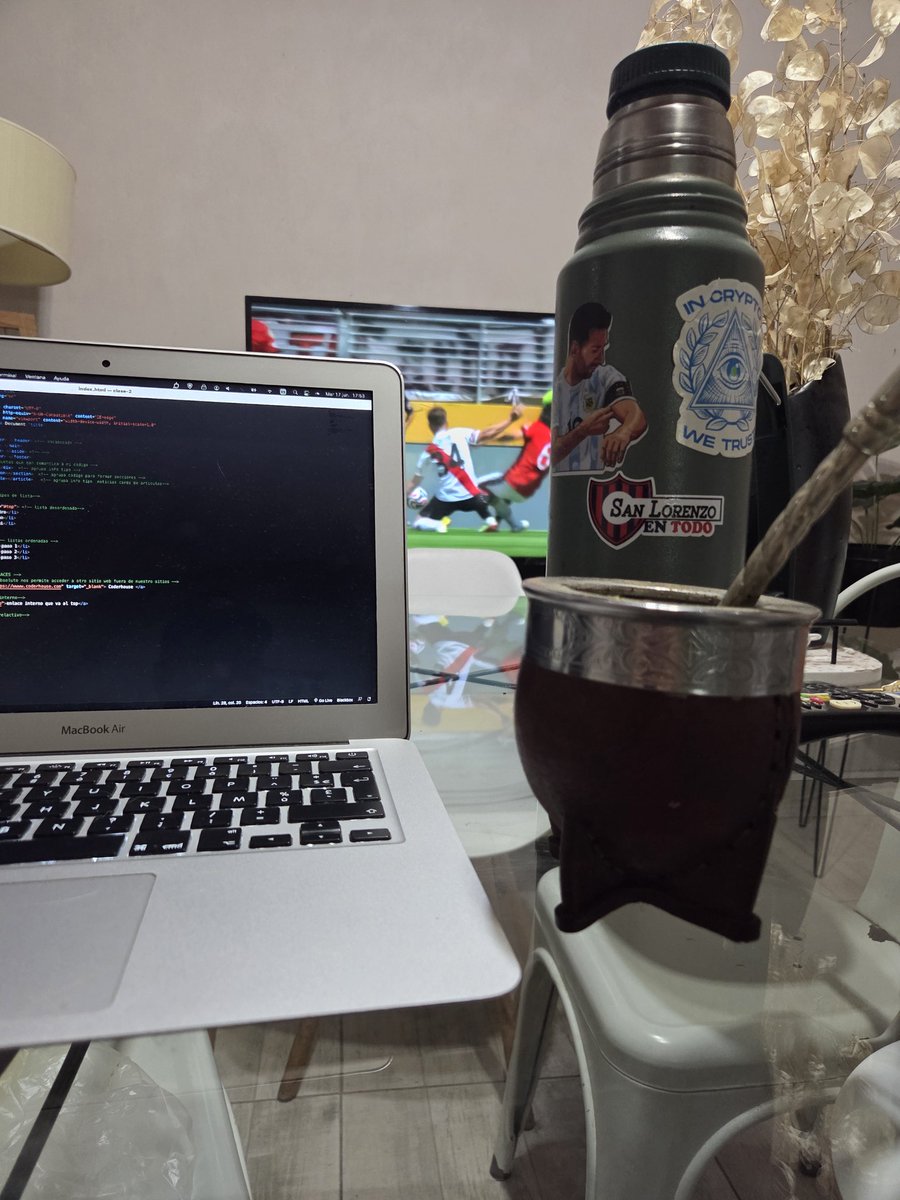 Si me ven tomando mates y escribiendo código con futbol de fondo dejenme que es justo donde quiero estar.