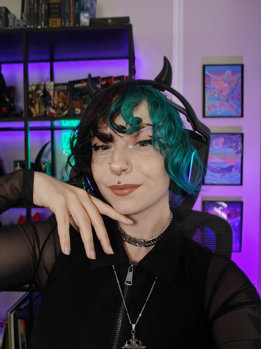 Happy chapter release day and happy pride everyone 🏳️‍⚧️🏳️‍🌈
I'm live with <a href="/oryenTTV/">oryen</a> <a href="/ThatViolinChick/">ThatViolinChick 🦋</a> and <a href="/TCBoogeyman/">The Certified Boogeyman</a> for some gay ass SWFs! Come hanggg