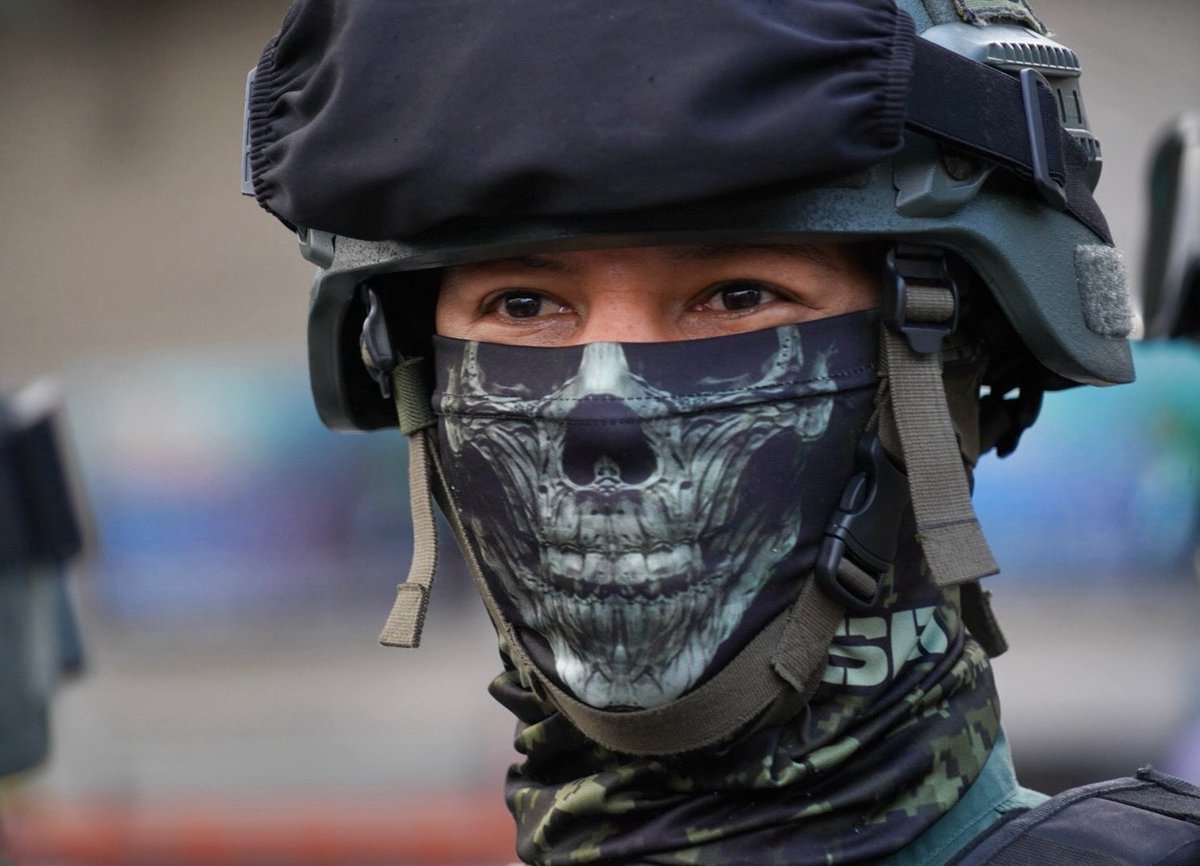 “DICTADORA”

Porque Patricia Bullrich le ordenó a la gendarmería detener gente en la ruta, pedir DNI, revisar mochilas y preguntar ideología.