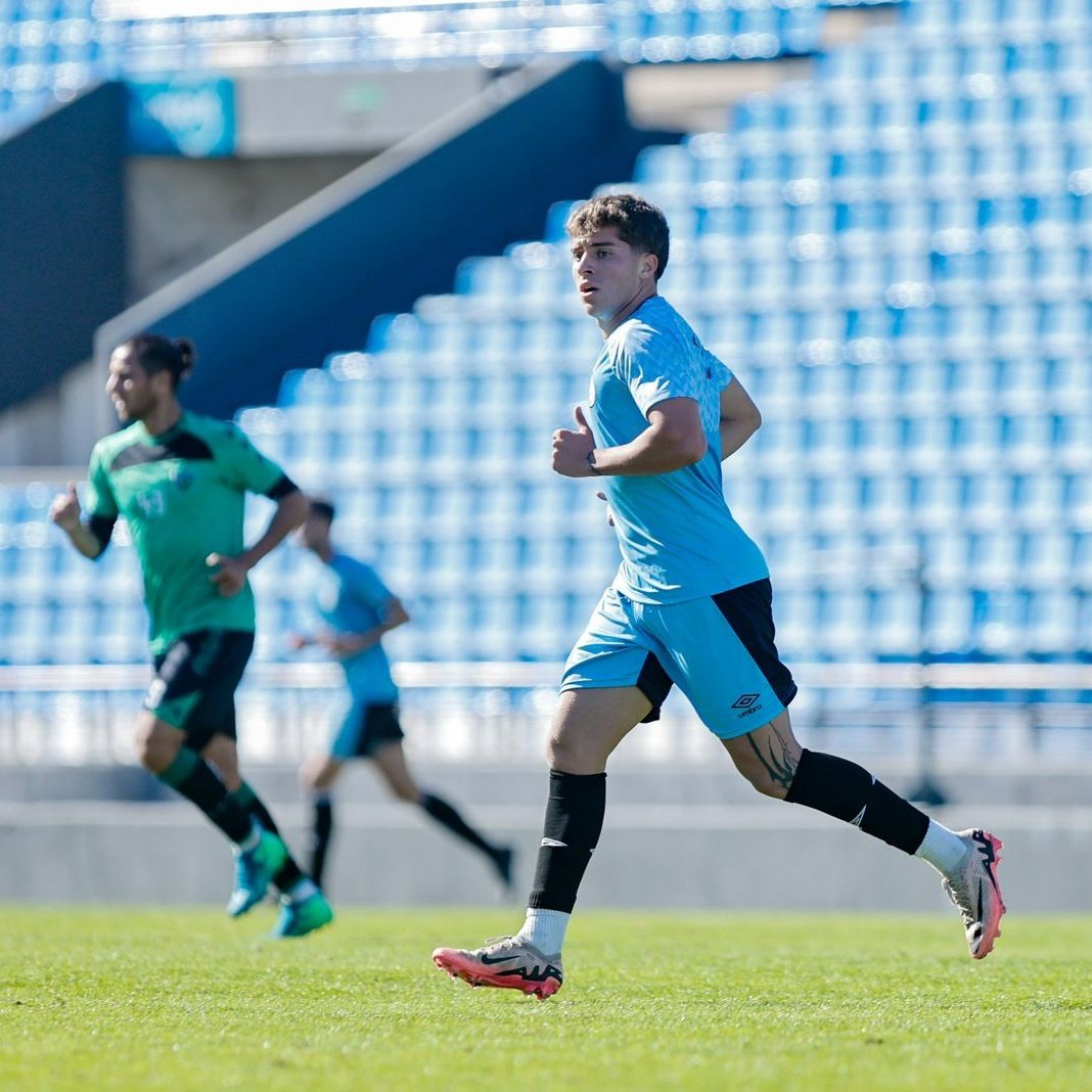 #Belgrano | 🔝 Joaquín Bazán fue partícipe del triunfo 🏴‍☠️ en el segundo amistoso. 

El delantero de 20 años, anotó el tercer gol y asistió a Mavilla para sentenciar el 4 a 2 vs San Martín SJ. 

🙋 Actualmente, es el '9' de 4ta AFA. El año pasado fue campeón de la divisional.