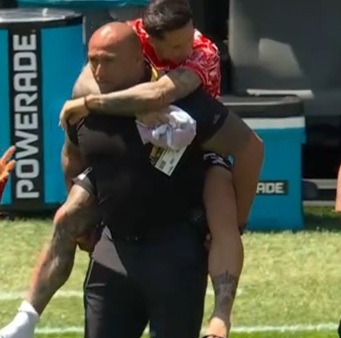 No puede ser, Driussi salió AUPA de la roca. Es lo más trágico que ví en mi vida.