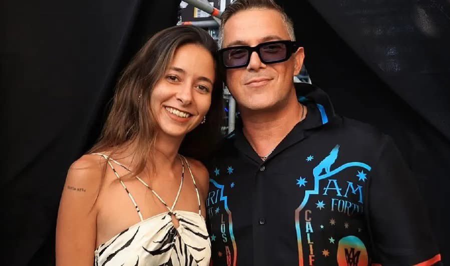 Alejandro Sanz se acuesta con una chica MAYOR DE EDAD y de forma consentida: le llaman pederasta

Pillan a Fati Vázquez (30 años) con Lamine Yamal (17 años): no dicen absolutamente nada

La doble vara de medir