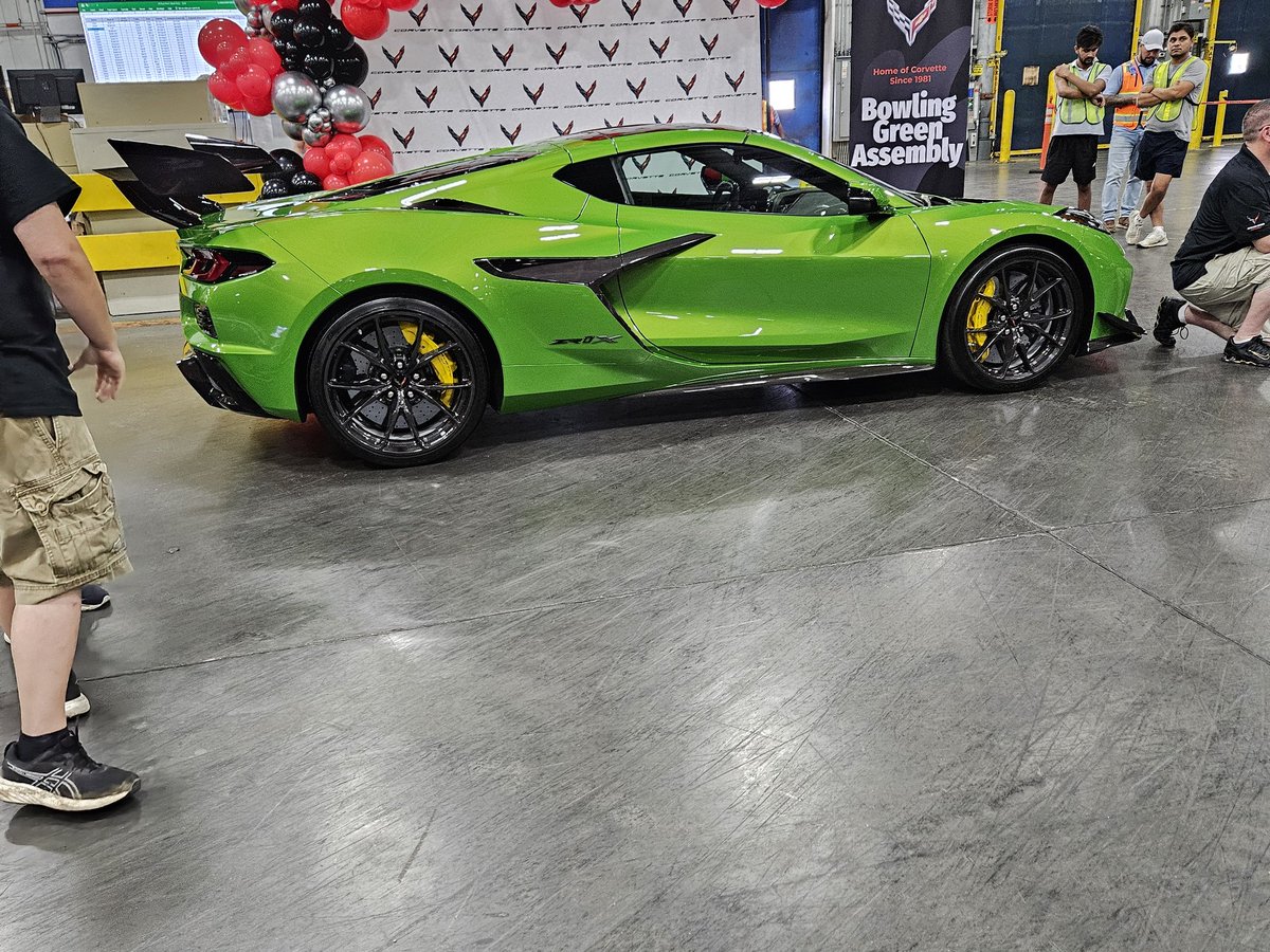 zbot007's tweet image. The Chevrolet Corvette ZR1X, Roswell Green Metallic. Made in Bowling Green, Kentucky, USA. 

#iworkforgm