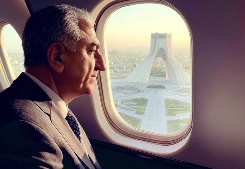 از تمام دوستانی که من رو دنبال میکنن
میخوام با تمام قوا از هشتگ #شاه_می‌آید حمایت کنن