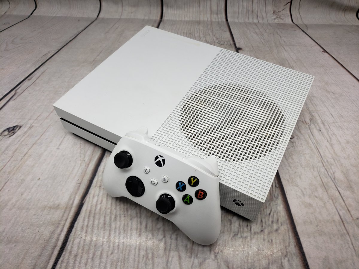 tradepostpawn's tweet photo. We got XBoxes!

#gaming #gamingislife #interestingfinds #microsoft #xbox #shopsmall #shoplocal #apawnshopislikeaboxofchocolates #tradingpostpawn https://t.co/8XKAWHGRGq