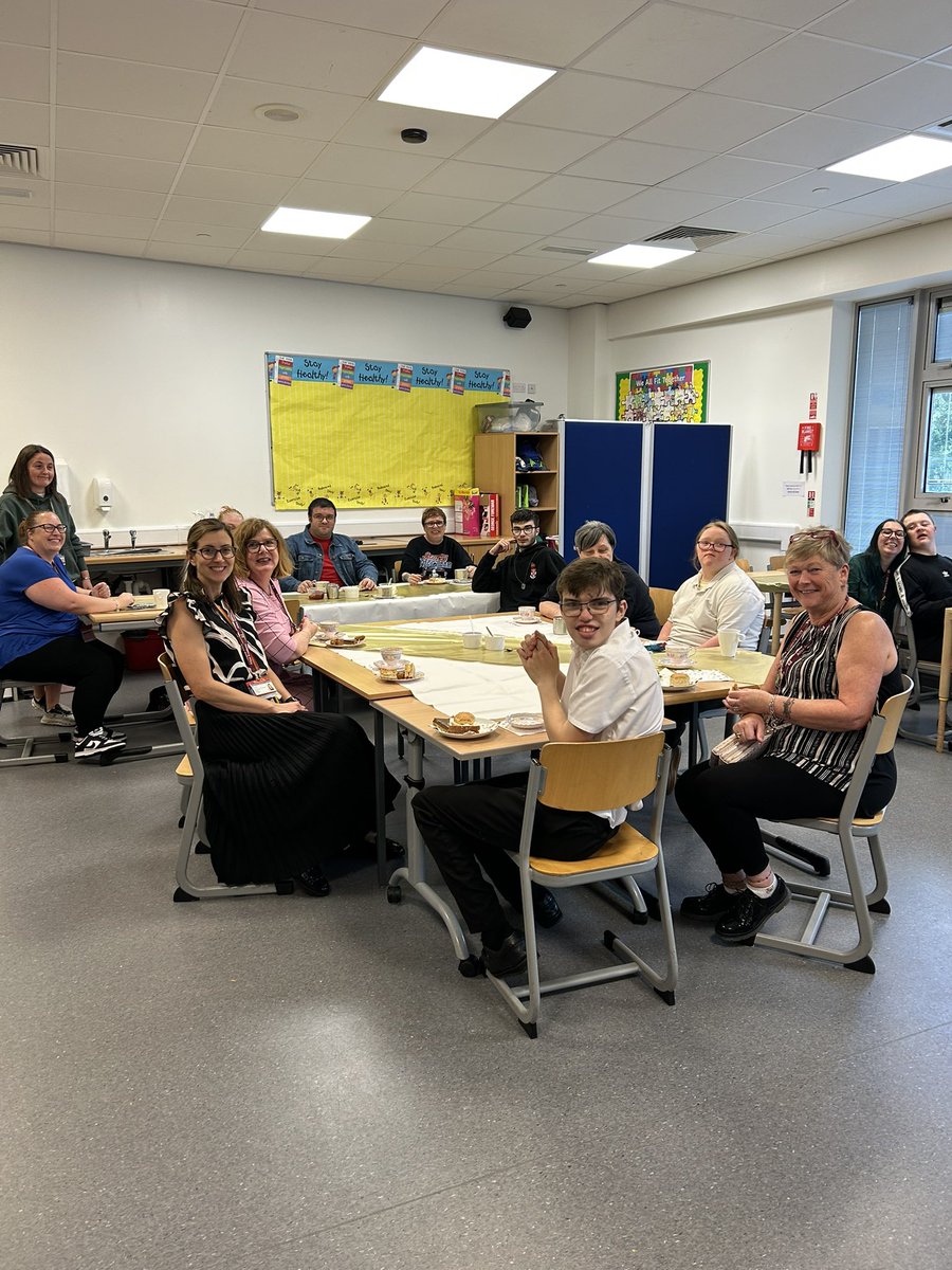 AlloaEASN's tweet image. We had a lovely afternoon tea with our Leavers and their families today to celebrate the end of school. Thank you to all the parents and carers who joined us. We had lots of laughs and fun with Ben’s fantastic Photo Booth too. @AlloaAcademy #FamilySupport #Leavers2025 #Memories