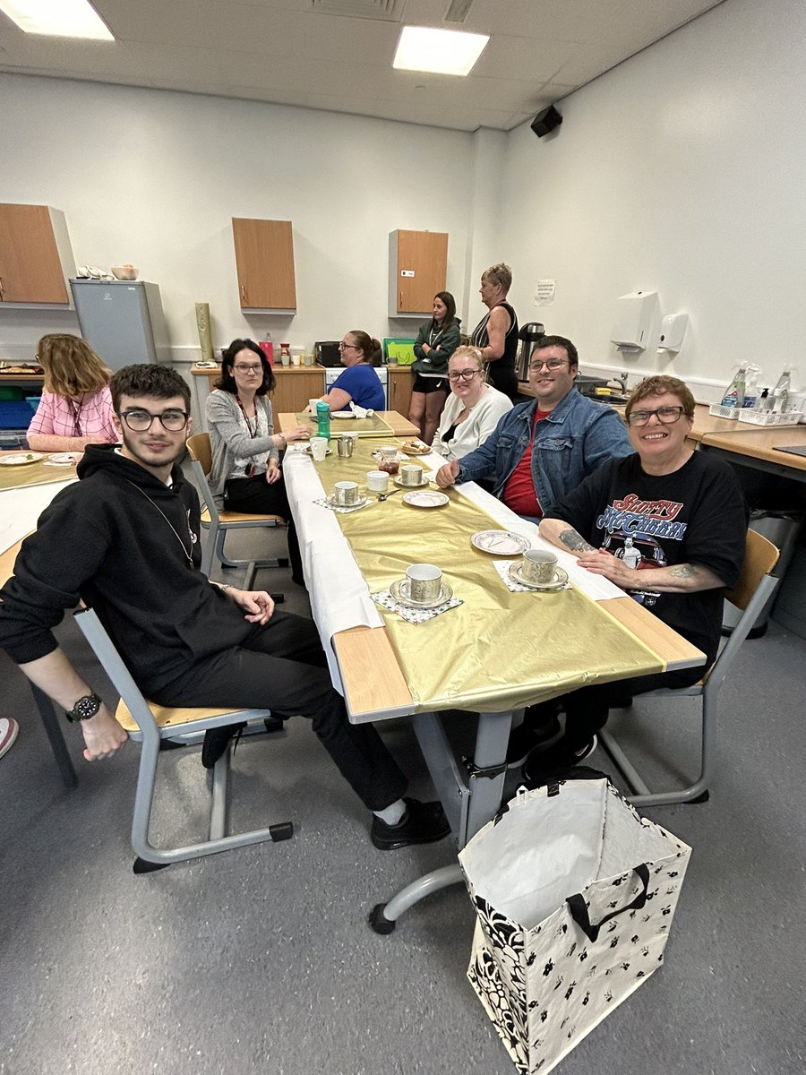 AlloaEASN's tweet image. We had a lovely afternoon tea with our Leavers and their families today to celebrate the end of school. Thank you to all the parents and carers who joined us. We had lots of laughs and fun with Ben’s fantastic Photo Booth too. @AlloaAcademy #FamilySupport #Leavers2025 #Memories