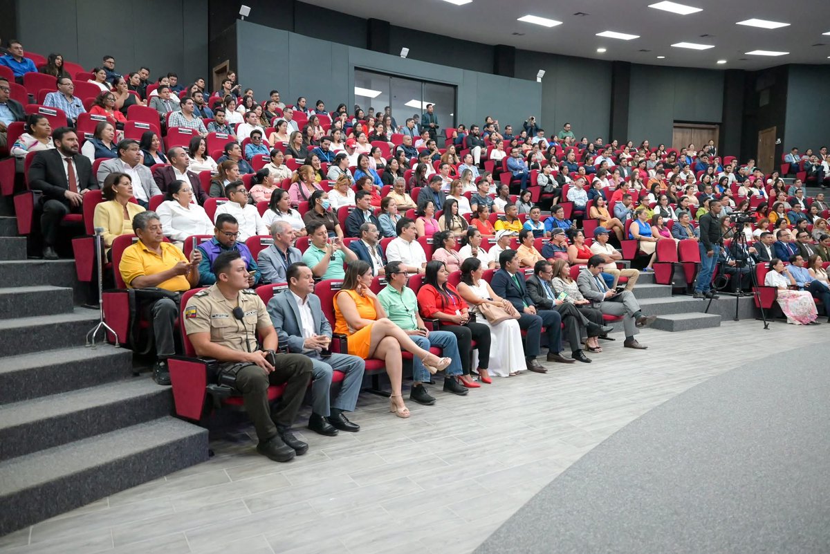 Felicitaciones al rector de <a href="/UNEMIEcuador/">UNEMI ⎪ Universidad Estatal de Milagro</a> por su liderazgo transformador y compromiso con una universidad inclusiva, moderna y conectada con el mundo 👏

#RendiciónDeCuentasUNEMI #UNEMIRindeCuentas2024 #TransparenciaUNEMI