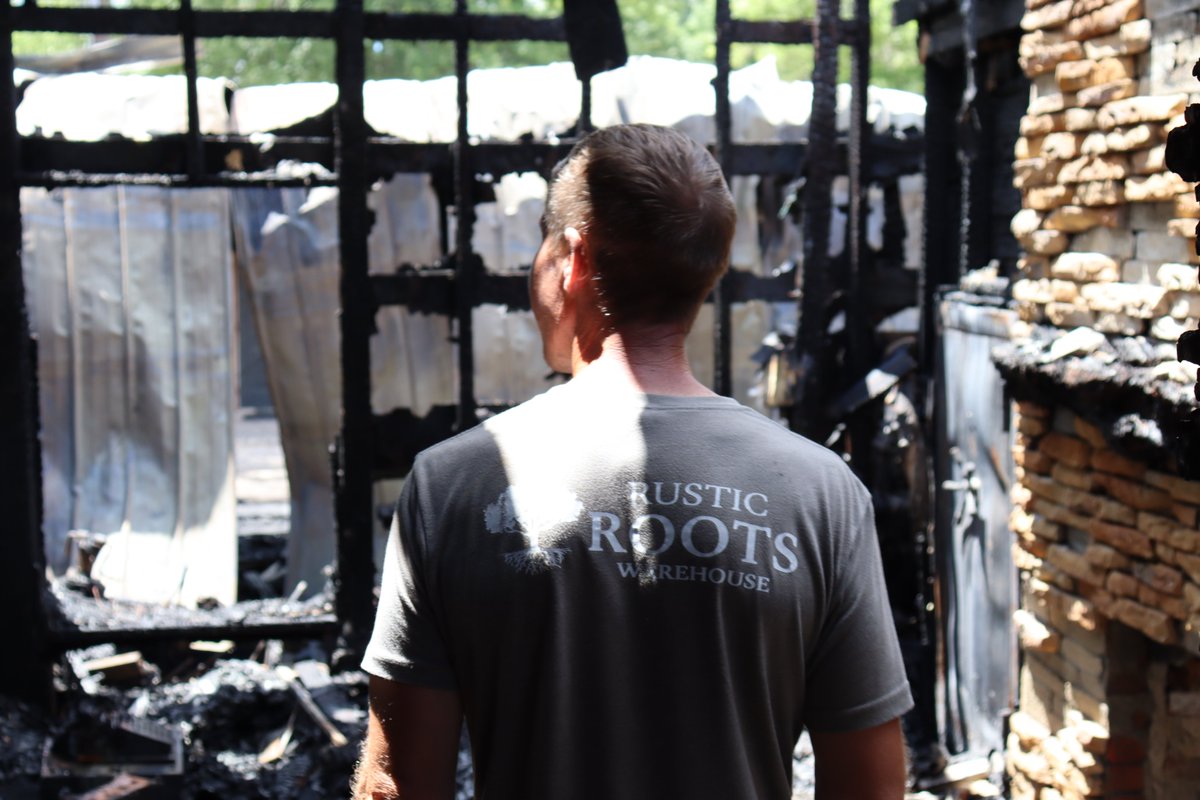 IanDavisLeonard's tweet photo. Owner Justin Domer said he'd been asleep only a few minutes when his wife woke him up as smoke filled the house and the lights flickered. He rushed to get his pregnant wife, two young daughters and their dog outside, before trying unsuccessfully to put the fire out himself. https://t.co/elqi2Xcsv6