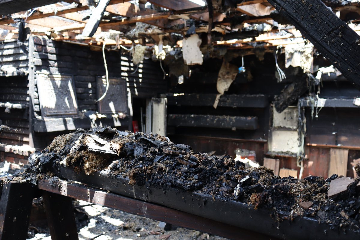 IanDavisLeonard's tweet photo. Owner Justin Domer said he'd been asleep only a few minutes when his wife woke him up as smoke filled the house and the lights flickered. He rushed to get his pregnant wife, two young daughters and their dog outside, before trying unsuccessfully to put the fire out himself. https://t.co/elqi2Xcsv6