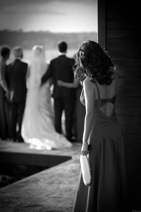 كيف لي أن أودعك ي وجعي ! 
كيف لي أن أكون بين الحاضرين مجرد ضيف ! 
وأنا التي كنت أحلم أن ارتدي فستاني الأبيض معك 
كيف أودعك ي وجعي 
و ي قلبي وعشقي وكل الرجال في حياتي 
قولي كيف سأسلم بالغد عليك كيف سأزف لك فتاة أخرى تكون هي أم الأولاد الذين أسميناهم معاً
 
اخبرني ي وجعي 
كيف أكبح