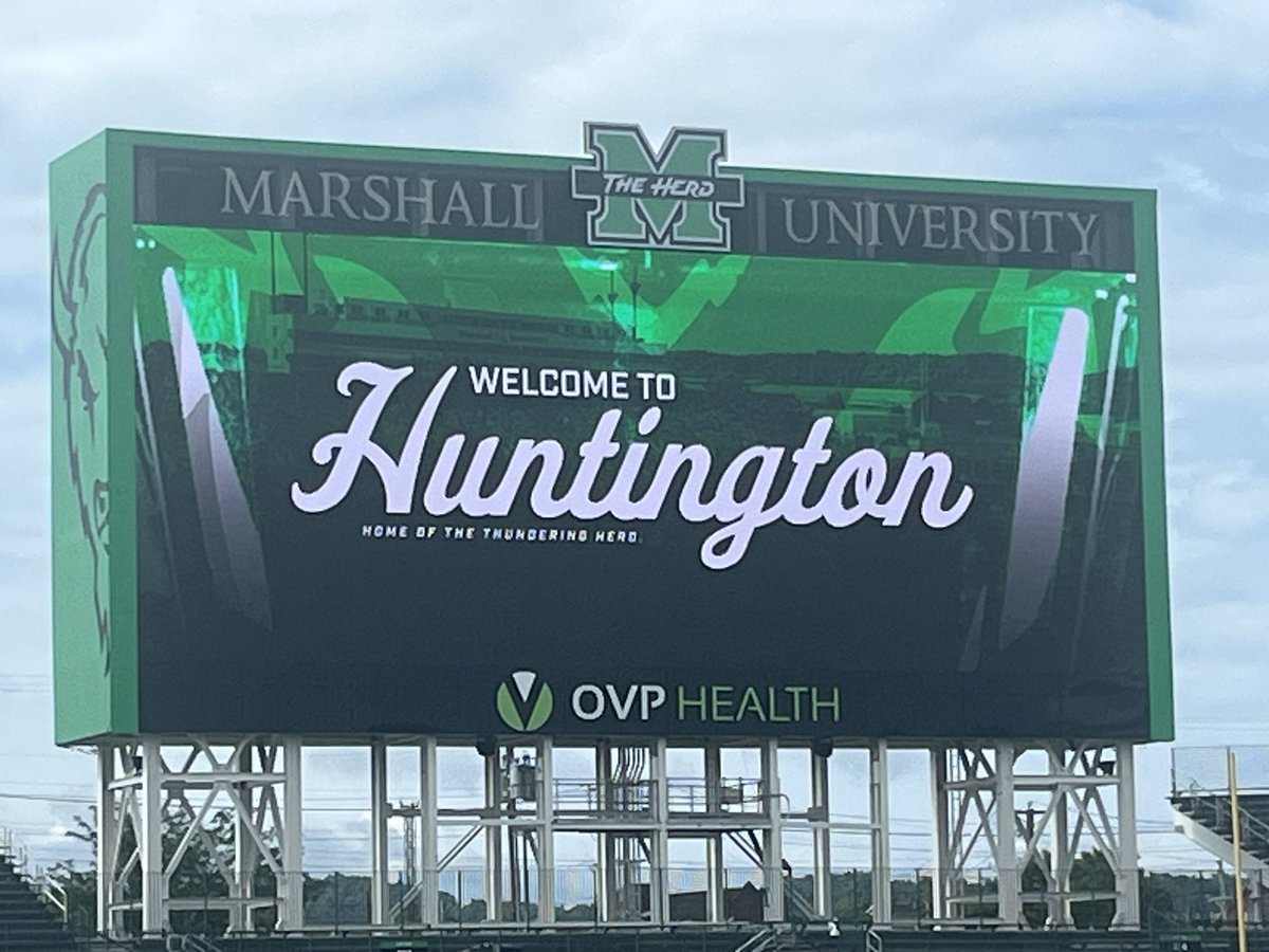 MarkCBlank27's tweet image. Fun @GWHSFootball1 7v7 camp at @HerdFB Thx 2 @CoachTonyGibson and @CoachRSmith1 for having us!! Here are a Few of my throws
@Connor__Neal
@PrepRedzoneWV
@VisionQb
@JDRoss91
@CoalfieldsCo
@appalachiaprep