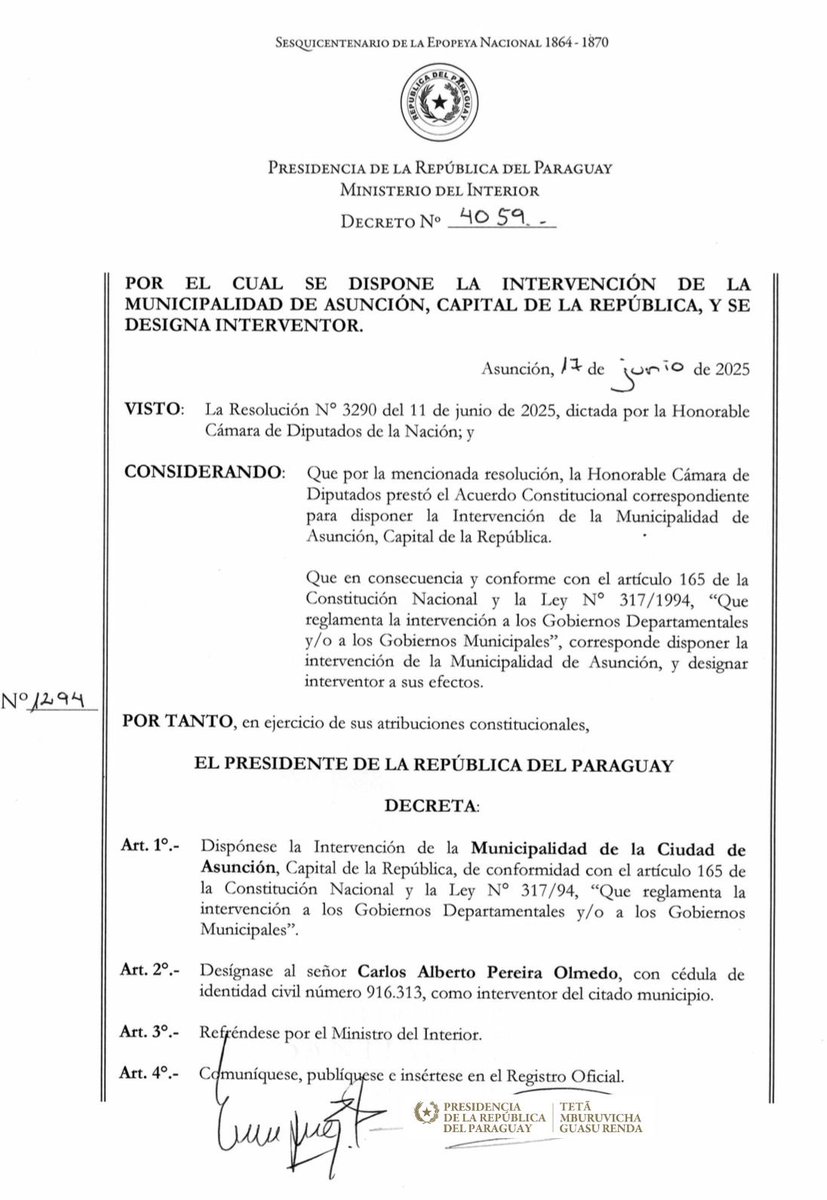 El Presidente de la República, Santiago Peña, ha firmado en la fecha los decretos mediante los cuales se designa al señor Carlos Pereira como interventor de la Municipalidad de Asunción y al señor Ramón Ramírez como interventor de la Municipalidad de Ciudad del Este. Ambas (1/2)