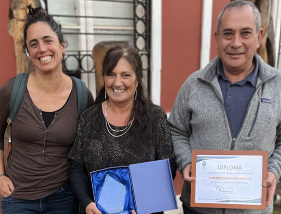ucatolica's tweet photo. #RolPúblicoUC 🌊| ¿Cómo acercar conocimientos a las comunidades? Conoce más del trabajo de la Estación Costera de Investigaciones Marinas UC #ECIM, distinguida por la Municipalidad de El Tabo por su aporte al desarrollo científico y educativo: https://t.co/wJutcXbUlo https://t.co/bQARi60LR3