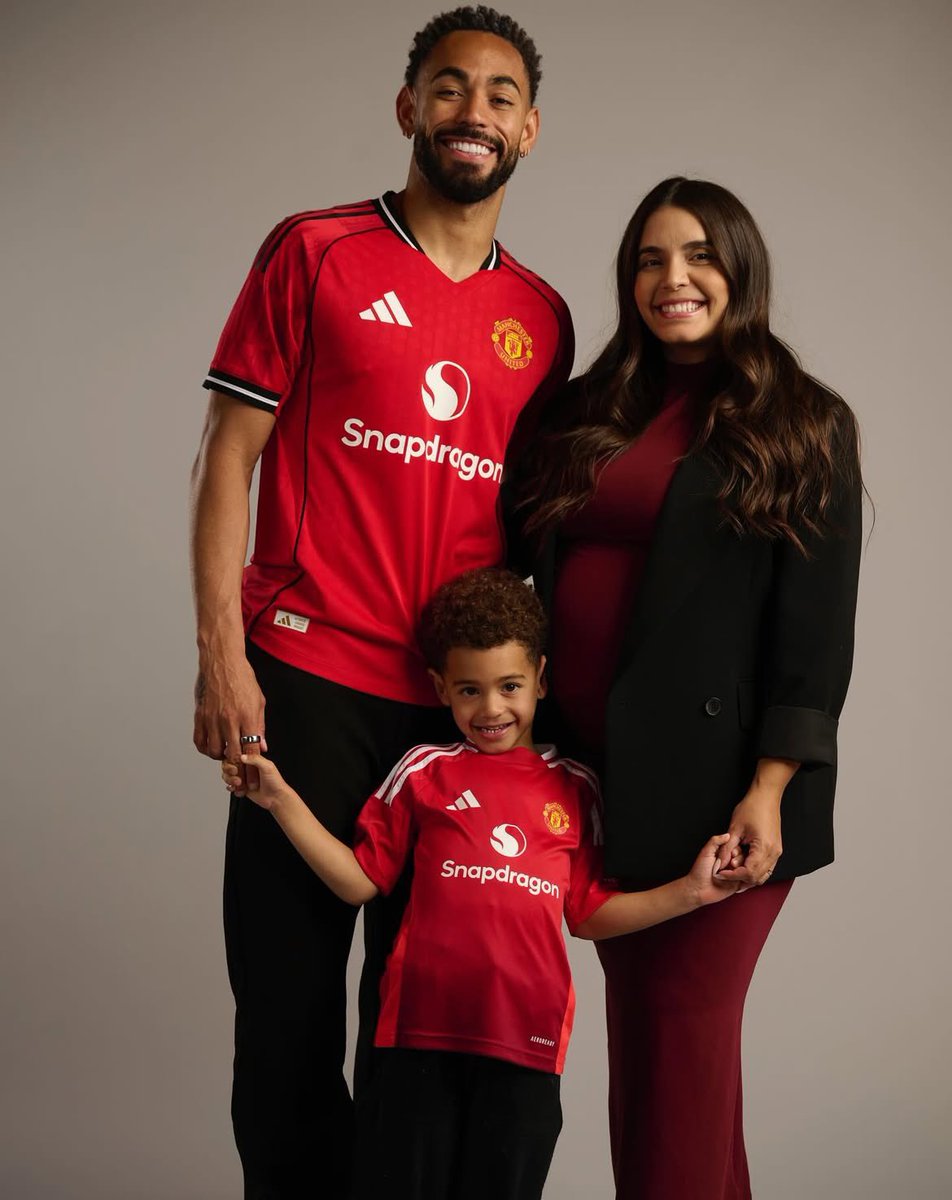 Matheus Cunha and his family ❤️