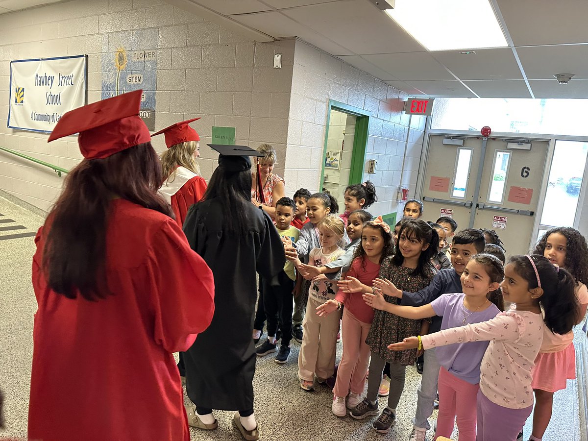 Zeitz_MSES1's tweet photo. We welcomed our Woodbridge High School graduates today at Mawbey #1 for their Senior Clap-Out! ♥️🖤 Our students and teachers were so excited to see them and very proud of their accomplishments! #GoBarrons #MawbeyPride @WHSCasey @MawbeyStreet1 https://t.co/nFDuczj8MN