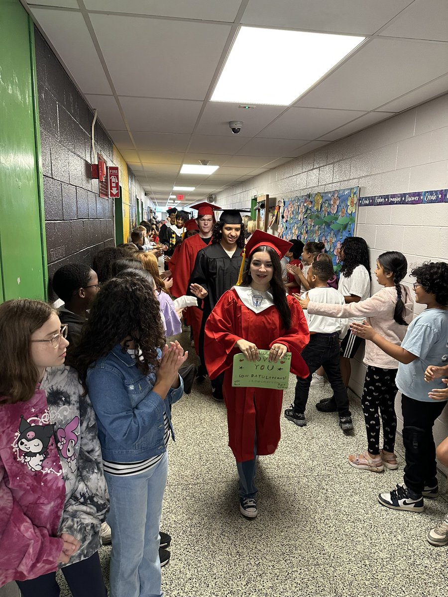 Zeitz_MSES1's tweet photo. We welcomed our Woodbridge High School graduates today at Mawbey #1 for their Senior Clap-Out! ♥️🖤 Our students and teachers were so excited to see them and very proud of their accomplishments! #GoBarrons #MawbeyPride @WHSCasey @MawbeyStreet1 https://t.co/nFDuczj8MN