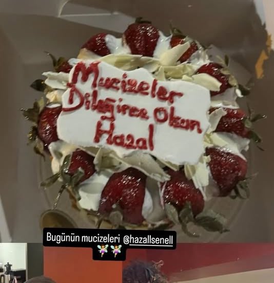 daisy_midir's tweet photo. Geçen sene 18 Haziranda eski nişanlısı hazalın doğum gününde yeni sevgisi elifle teknede tatildeyken fav exi rojbini düşünüp delirmiş mi yani bertan 😳😳😳 https://t.co/nLYKmJKSKs