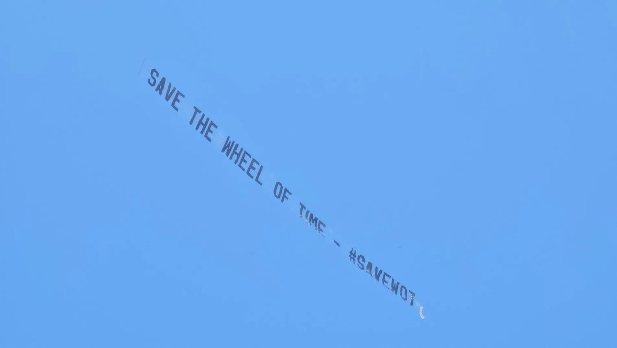 Bannered Across The Sky. Best photo I've seen so far from <a href="/wheeltakespod/">Wheel Takes with Ali and Gus</a> on Bluesky.  Come on <a href="/SPTV/">Sony Pictures Television 📺</a> and <a href="/AppleTV/">Apple TV</a>   there is a dedicated fanbase just waiting for you! #SaveWOT