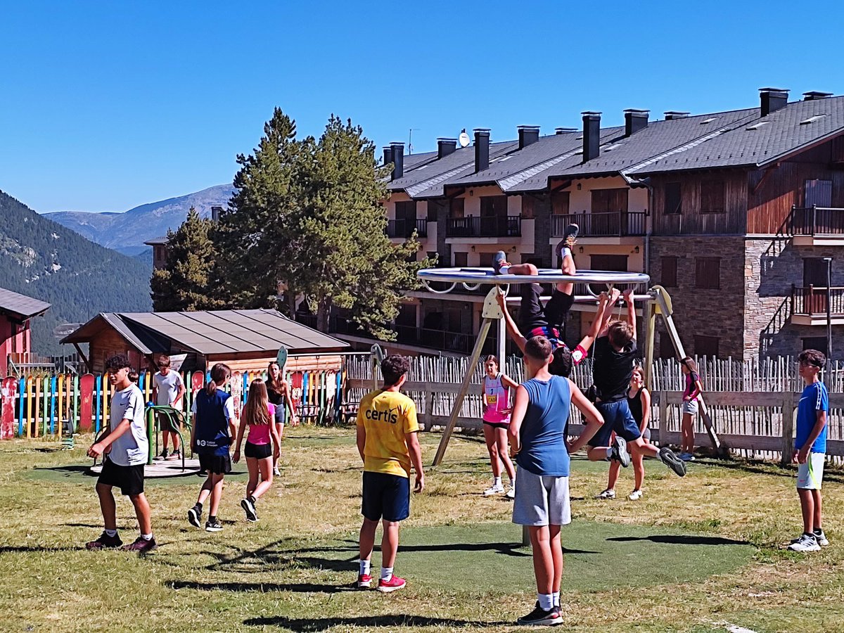 El nostre alumnat de 2n d’ESO està aquests dies de colònies a Port del Comte: rocòdrom, kayaks, curses d’orientació, ràpel… i moltes activitats més! S’ho estan passant d’allò més bé. #colònies #curs20242025 #somlesmargues