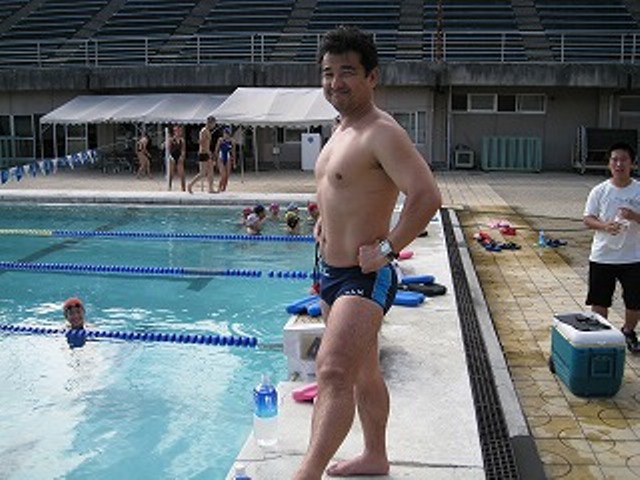 daigo2015's tweet image. 「今朝のイケ男」第361回。
急にとんでもない暑さに🥵なったので、水辺の画像で涼を、ということで、水着姿のイケ男さんです。

競パンではないですが、笑顔と適度なムッチリ感のあるボディ、海パンの組み合わせが大変素敵😊❤👍

カッコよ❤

#今朝のイケ男
#海パン
#適度にガチムチ
#暑気払い
#素敵