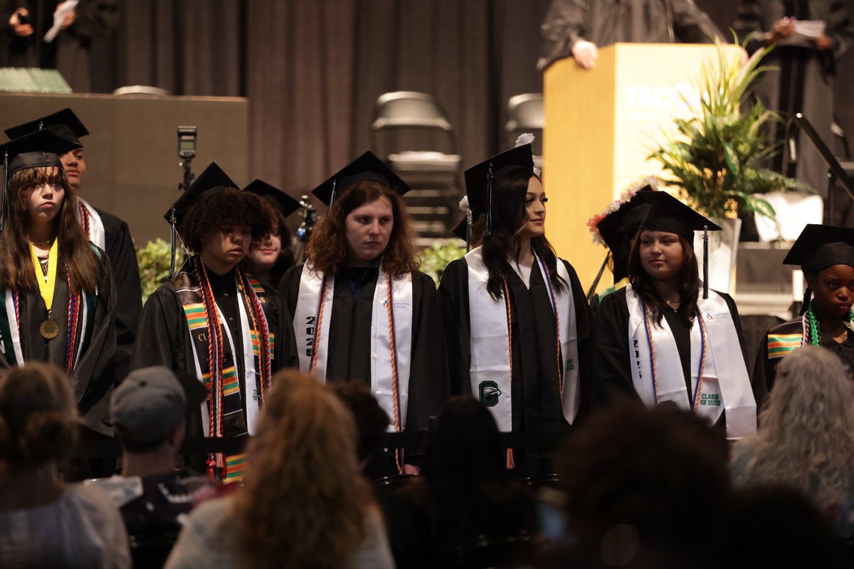 Congratulations to our Oakland High School graduates! View and download more photos for free at bit.ly/TPSGradPics. #TPSGrad