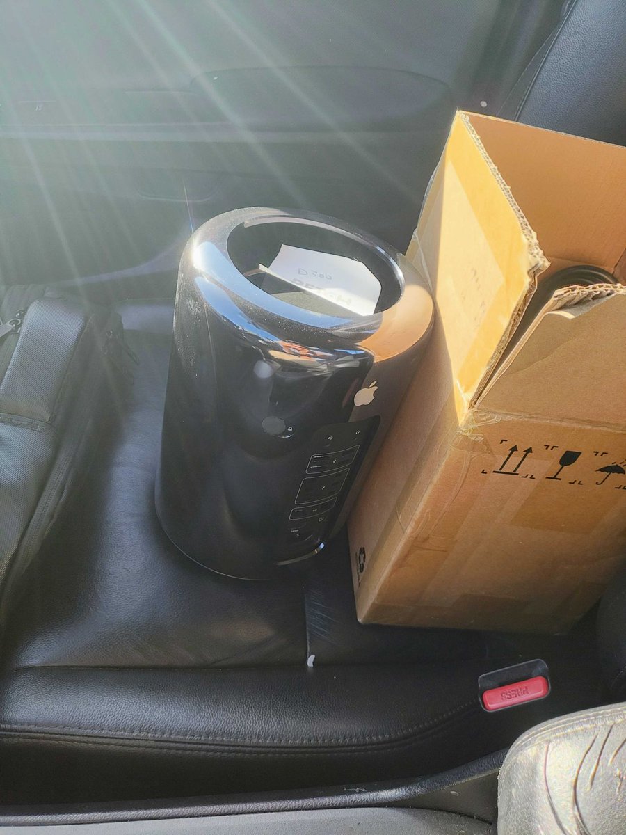 tajtac's tweet photo. Today I found a mac pro from 2013 for _very_ cheap. I always dreamed of owning this computer since it came out in 2013, and finally owning one got me very excited (especially for such a low price! am I the only one that gets very excited about great deals?). https://t.co/sN5yRMV2P8
