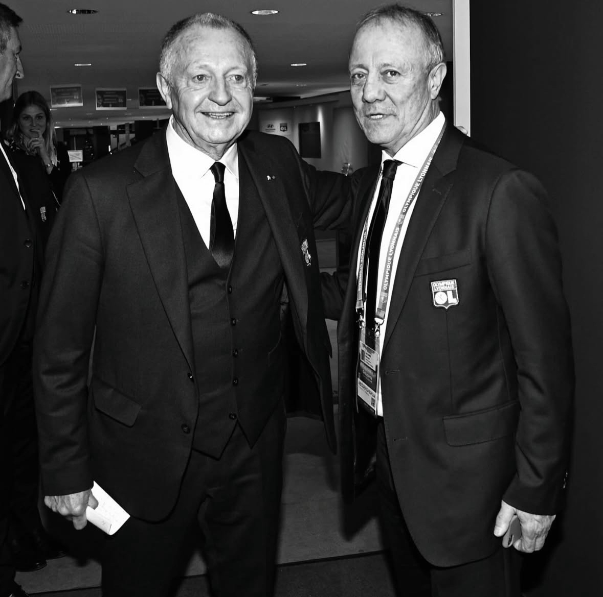 ActuFoot_'s tweet photo. Le vibrant hommage de Jean-Michel Aulas à son "frère" défunt, Bernard Lacombe : 🤍

« Bernard, mon frère. Quelle tristesse !

J’étais avec toi hier après-midi, entouré d’amis. Je savais, au fond de moi, que tu allais rejoindre – toi qui es croyant – le paradis.

Tu nous as tant donné : à l’OL, à l’équipe de France, mais aussi à tous ceux qui ont eu la chance de te connaître.
C’est grâce à Claude Bez, à Bordeaux, que ton retour à Lyon a pu se faire.

Je sais que tu reposes en paix. 
Car au-delà d’être un immense footballeur, tu étais un homme profondément bon et drôle : un ami très cher. J’ai tout appris du football à tes côtés. Et bien plus encore » 🥺🕊️
 
 📲 IG